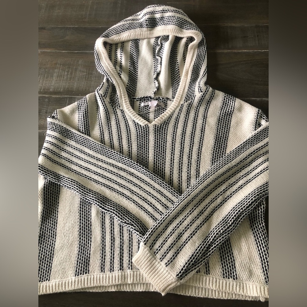 O’Neil, girls beachy sweater (with hood), size medium